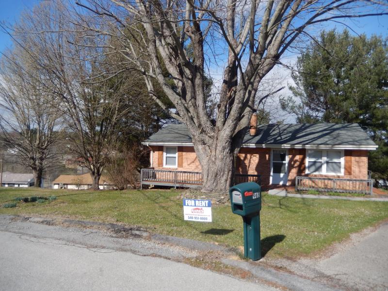 965 Collins Street, Christiansburg, VA