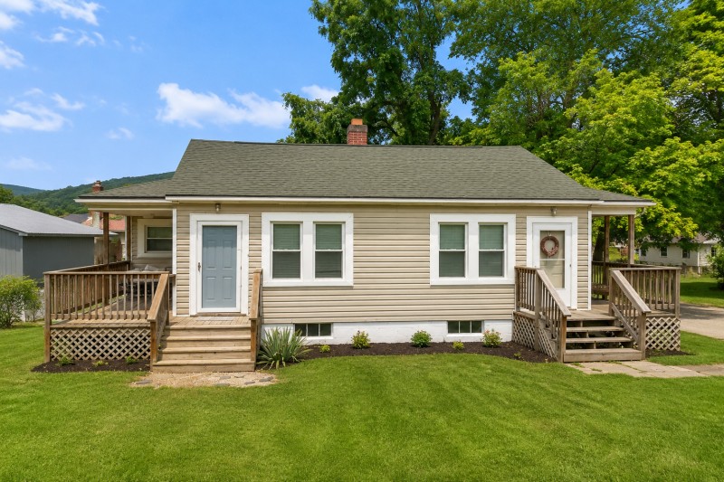 205 Locust Street, Narrows, VA